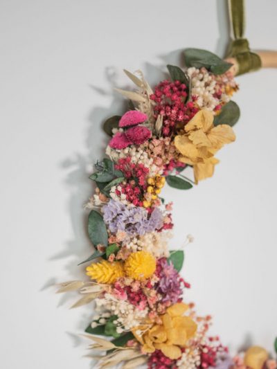 bastidor liso de ratán matilda con flores preservadas