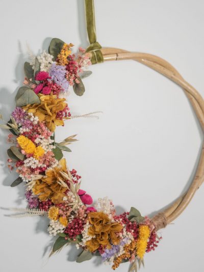 bastidor trenzado matilda con flores preservadas