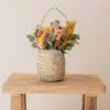Cesta con flores preservadas con asita Matilda