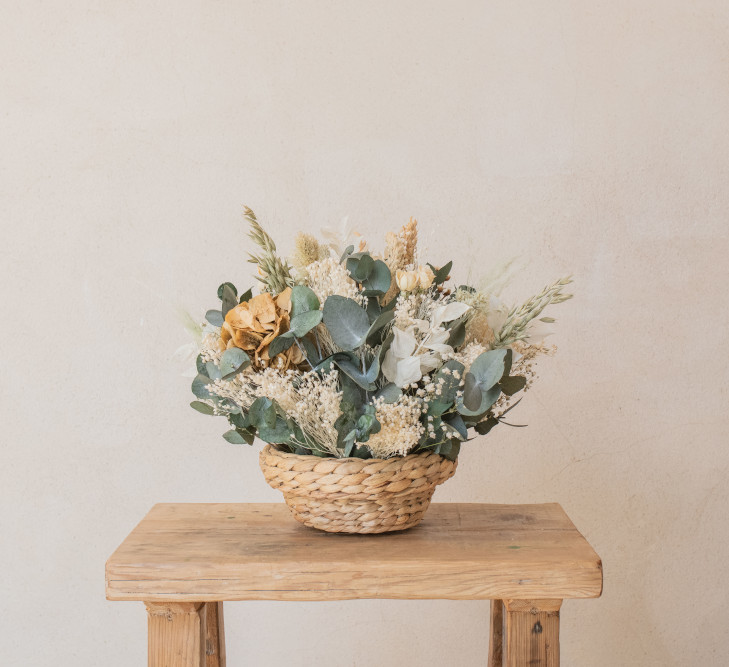 cesta con flores preservadas marie