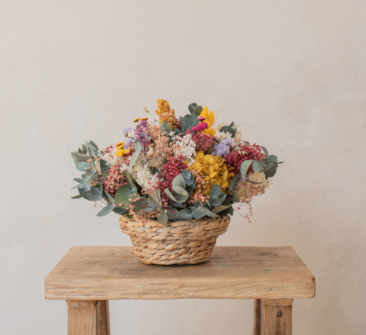 cesta con flores preservadas matilda