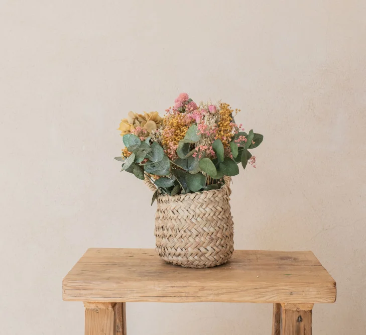 Cesta con asa con flores preservadas Agatha