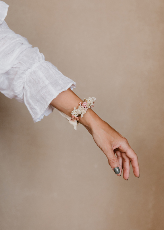 Pulsera de flores preservadas modelo a 1 Camomile Bouquet