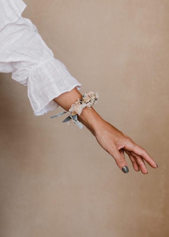 Pulsera de flores preservadas modelo b 3 Camomile Bouquet