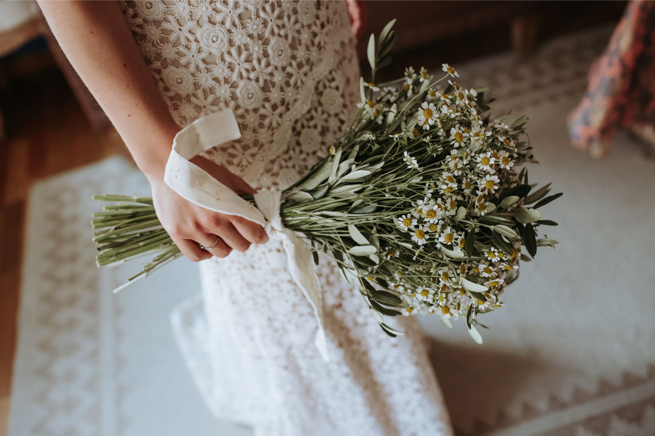 Ramo de novia con flores frescas camomile bouquet