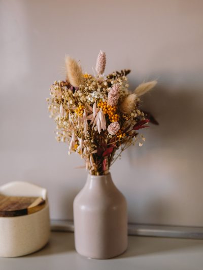 Jarrón con flores preservadas Taupe Neutro - Camomile Bouquet 1
