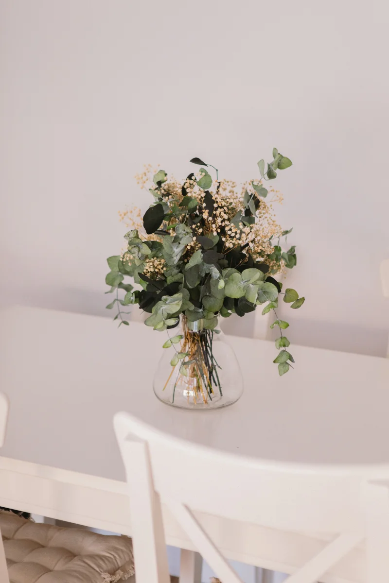 Jarrón con flores preservadas de paniculata y eucalipto preservado - Camomile Bouquet 1