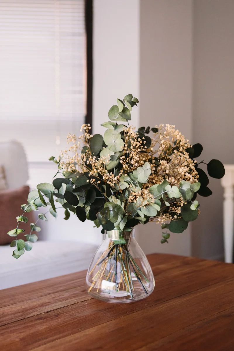 Jarrón con flores preservadas de paniculata y eucalipto preservado - Camomile Bouquet 4