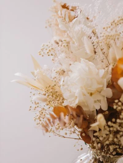 Jarrón con flores preservadas de vidrio verde Albar - Camomile Bouquet 1