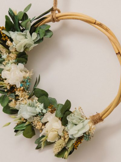 Bastidor trenzado de flores preservadas Miranda - Camomile Bouquet