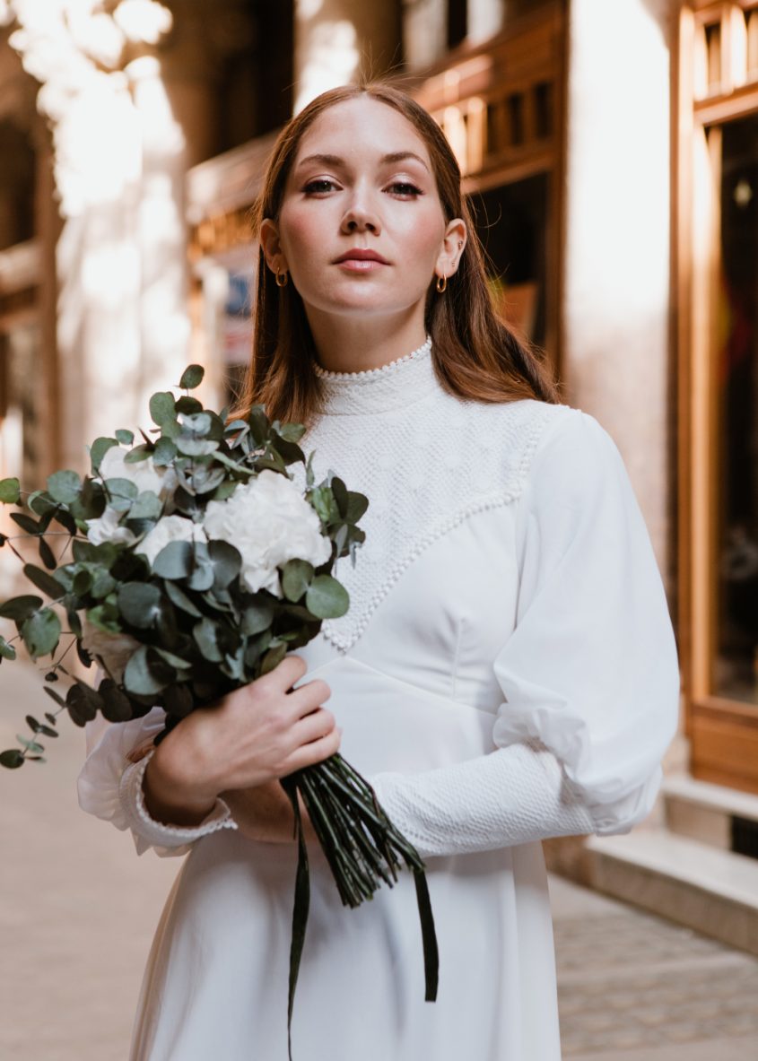 Ramo de novia de flores preservadas hortensias, rosas de jardín y eucalipto - Camomile Bouquet 3