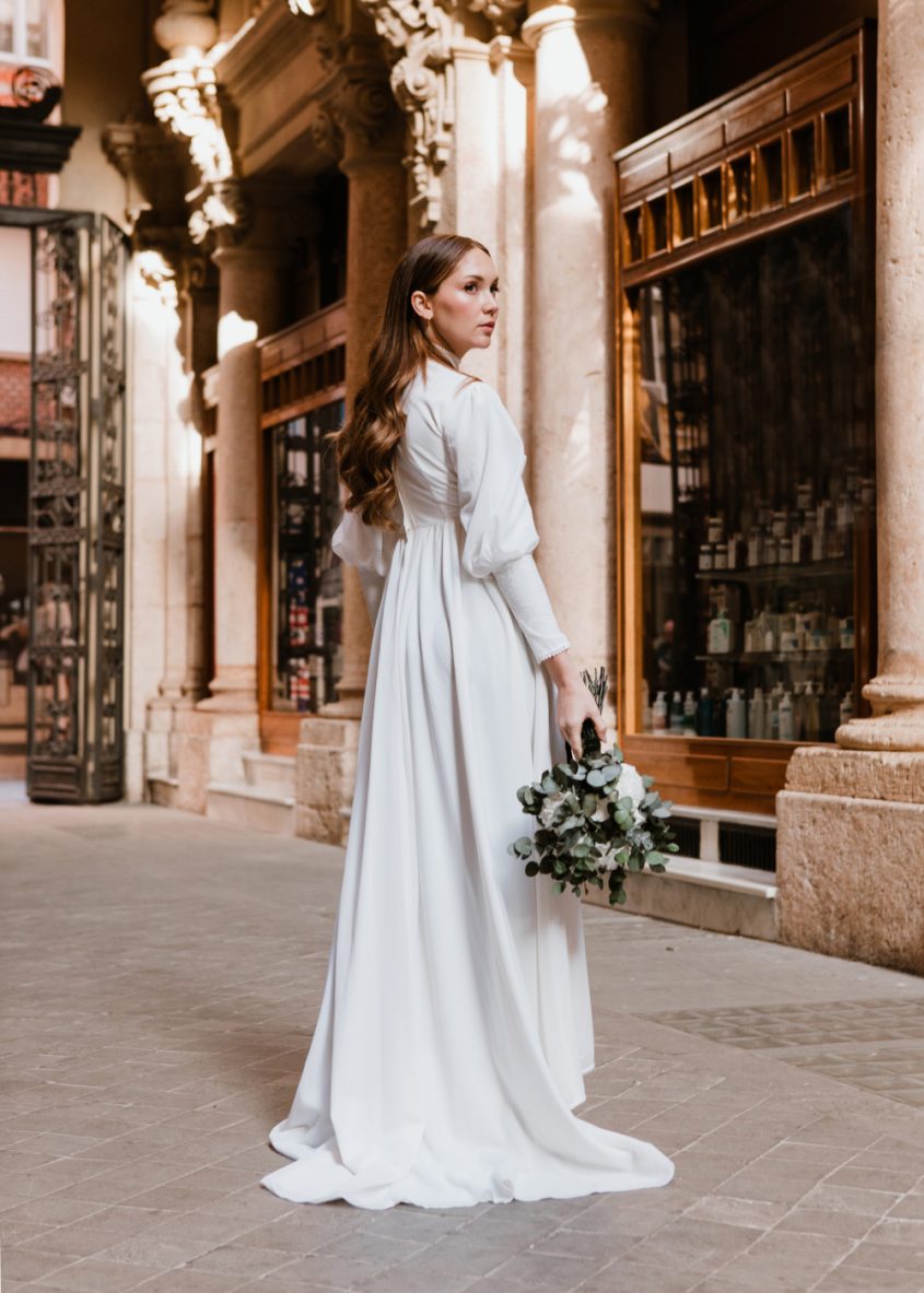 Ramo de novia de flores preservadas hortensias, rosas de jardín y eucalipto - Camomile Bouquet 4