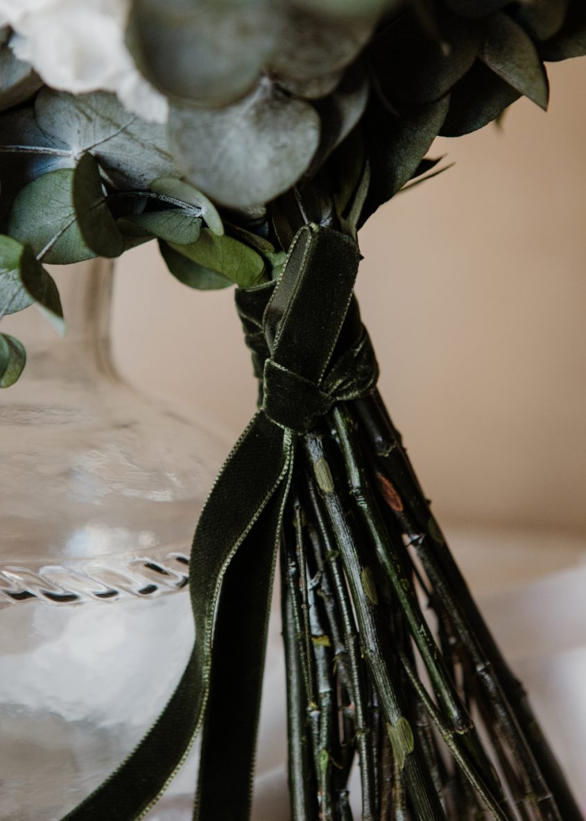 Ramo de novia de flores preservadas hortensias, rosas de jardín y eucalipto - Camomile Bouquet 7