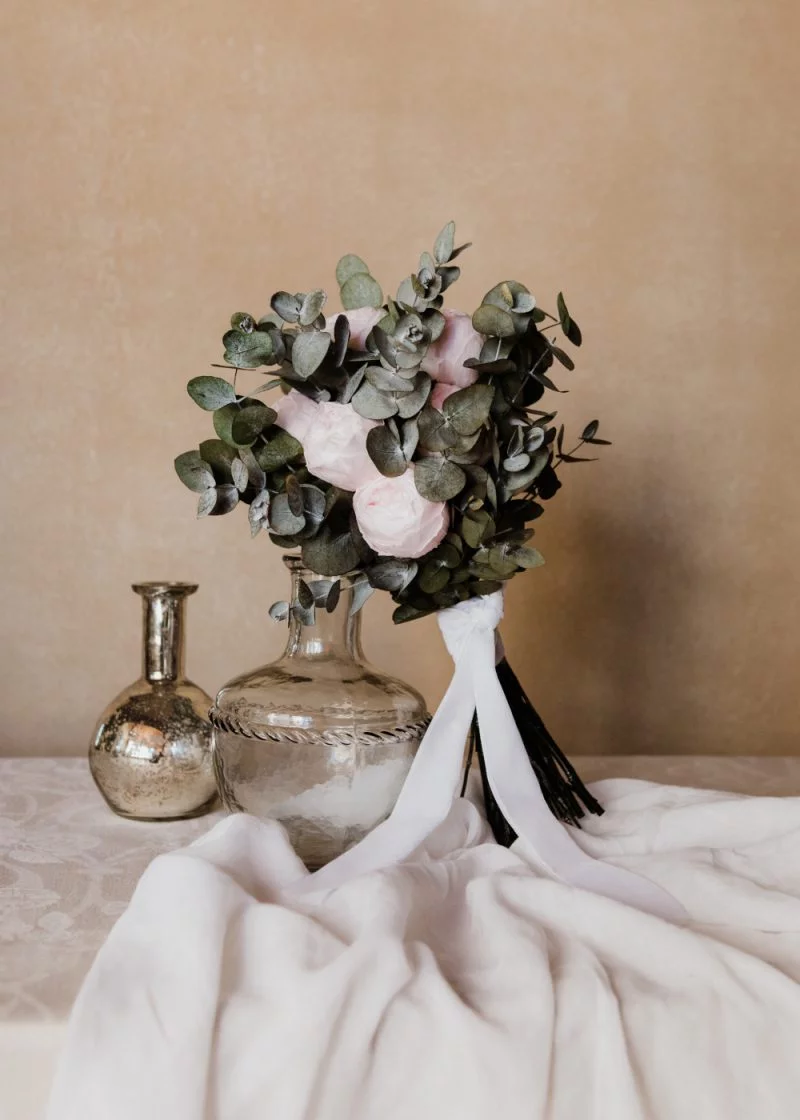 Ramo de novia desenfadado peonias y eucalipto preservado - Camomile Bouquet 1