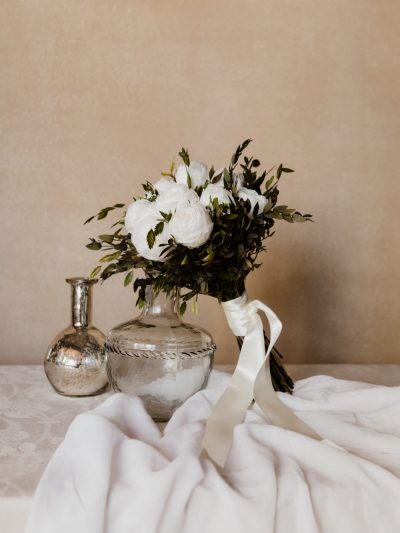 Ramo de novia ordenado peonias y lentisco preservado - Camomile Bouquet 5