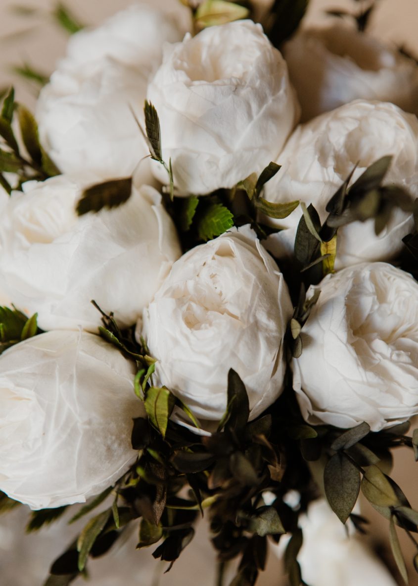 Ramo de novia ordenado peonias y lentisco preservado - Camomile Bouquet 7