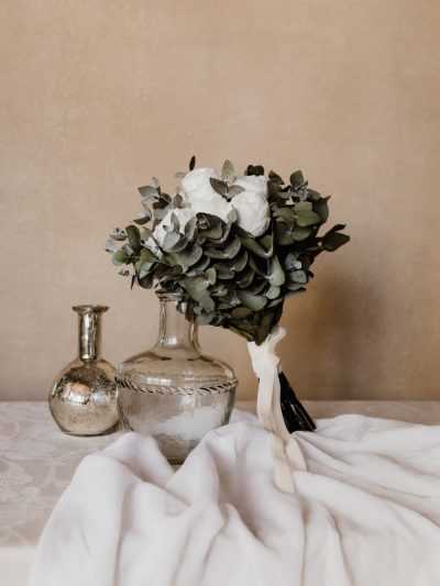Ramo de novia peonias y eucalipto preservado - Camomile Bouquet 7