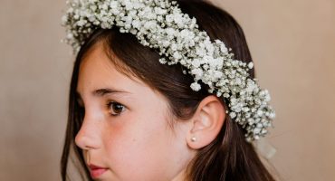 Diadema-y-corona-de-paniculata-fresca-nina-Camomile-Bouquet-1-min-scaled