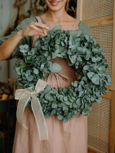 Corona eucalipto preservado 2 - Camomile Bouquet