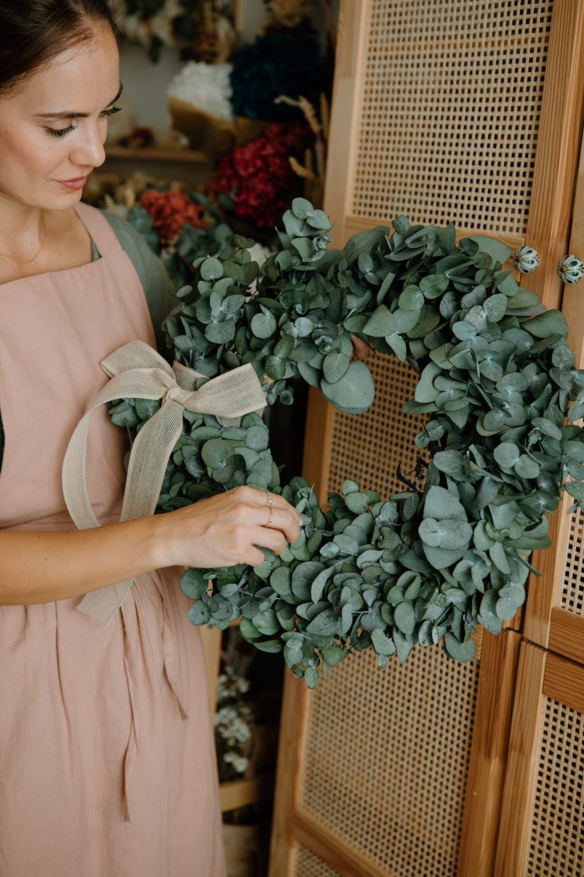 Corona eucalipto preservado 3 - Camomile Bouquet